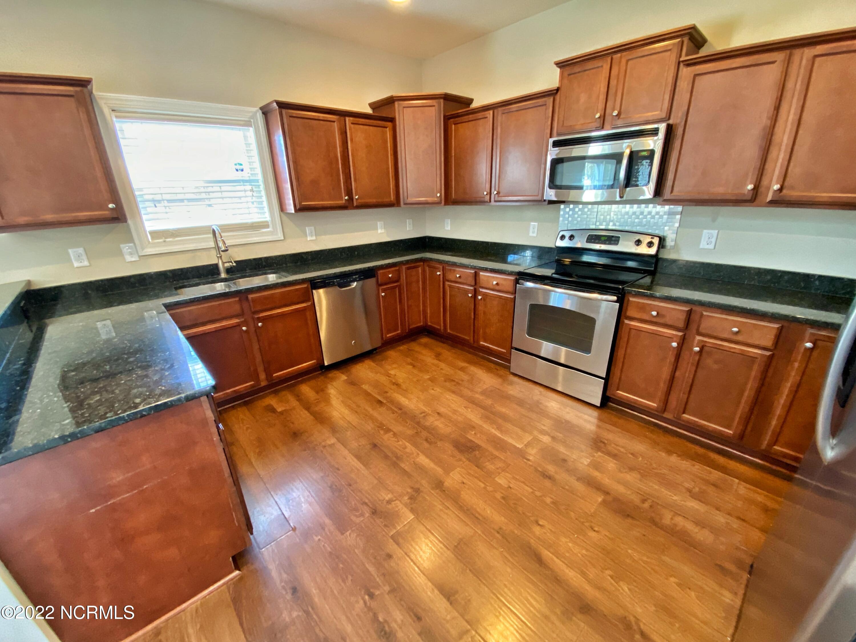 124 Peytons Ridge Drive Hubert, NC 28539 - Photo 16 of 49 Kitchen (4)