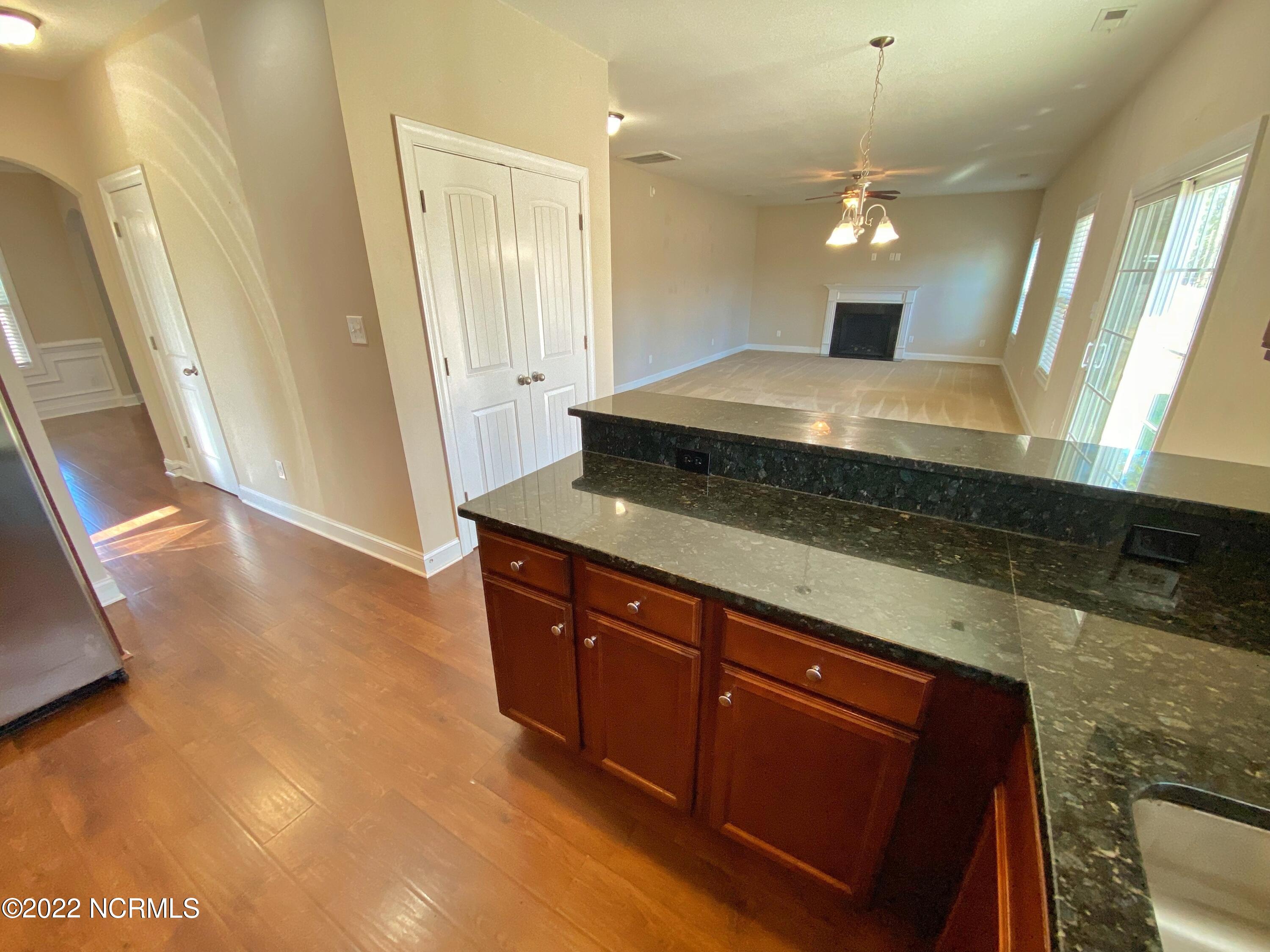 124 Peytons Ridge Drive Hubert, NC 28539 - Photo 19 of 49 Kitchen
