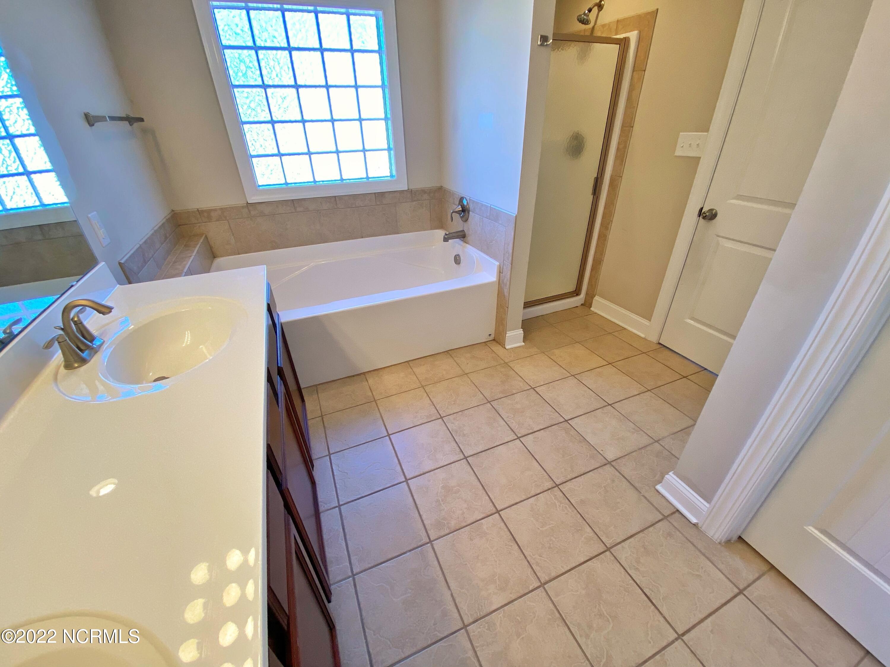 124 Peytons Ridge Drive Hubert, NC 28539 - Photo 25 of 49 Master Bath