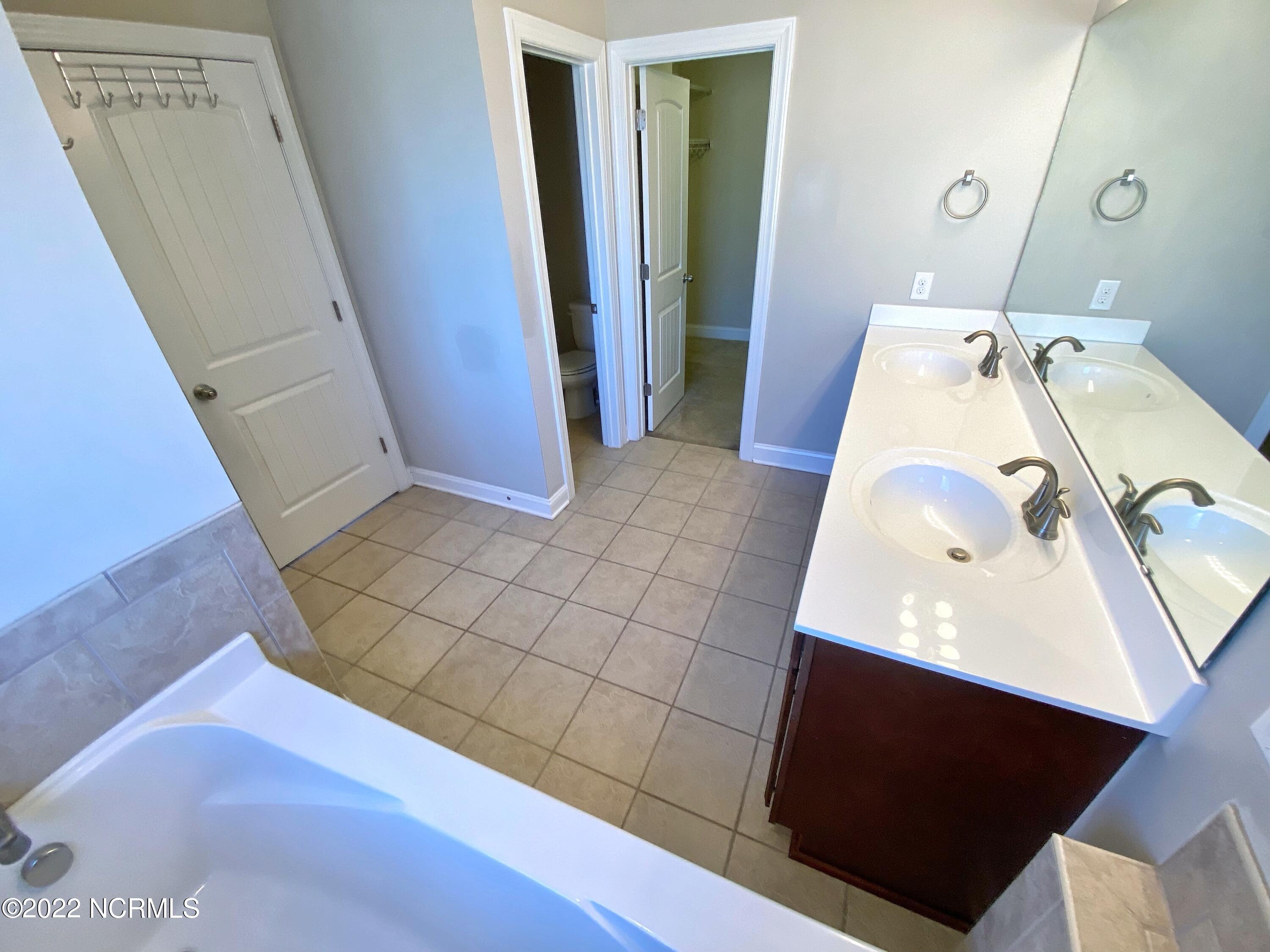 124 Peytons Ridge Drive Hubert, NC 28539 - Photo 28 of 49 Master Bath