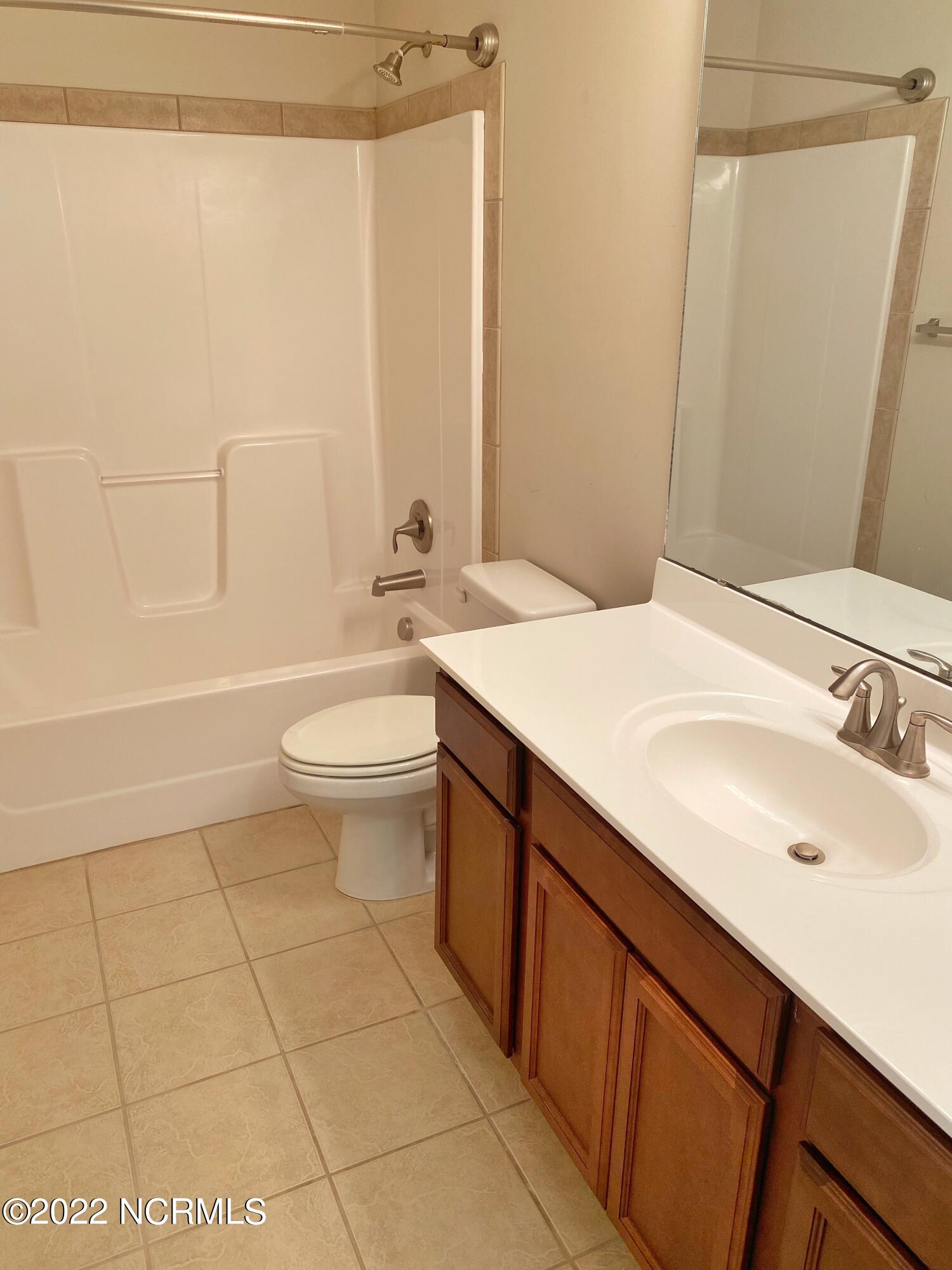 124 Peytons Ridge Drive Hubert, NC 28539 - Photo 37 of 49 Upstairs bath