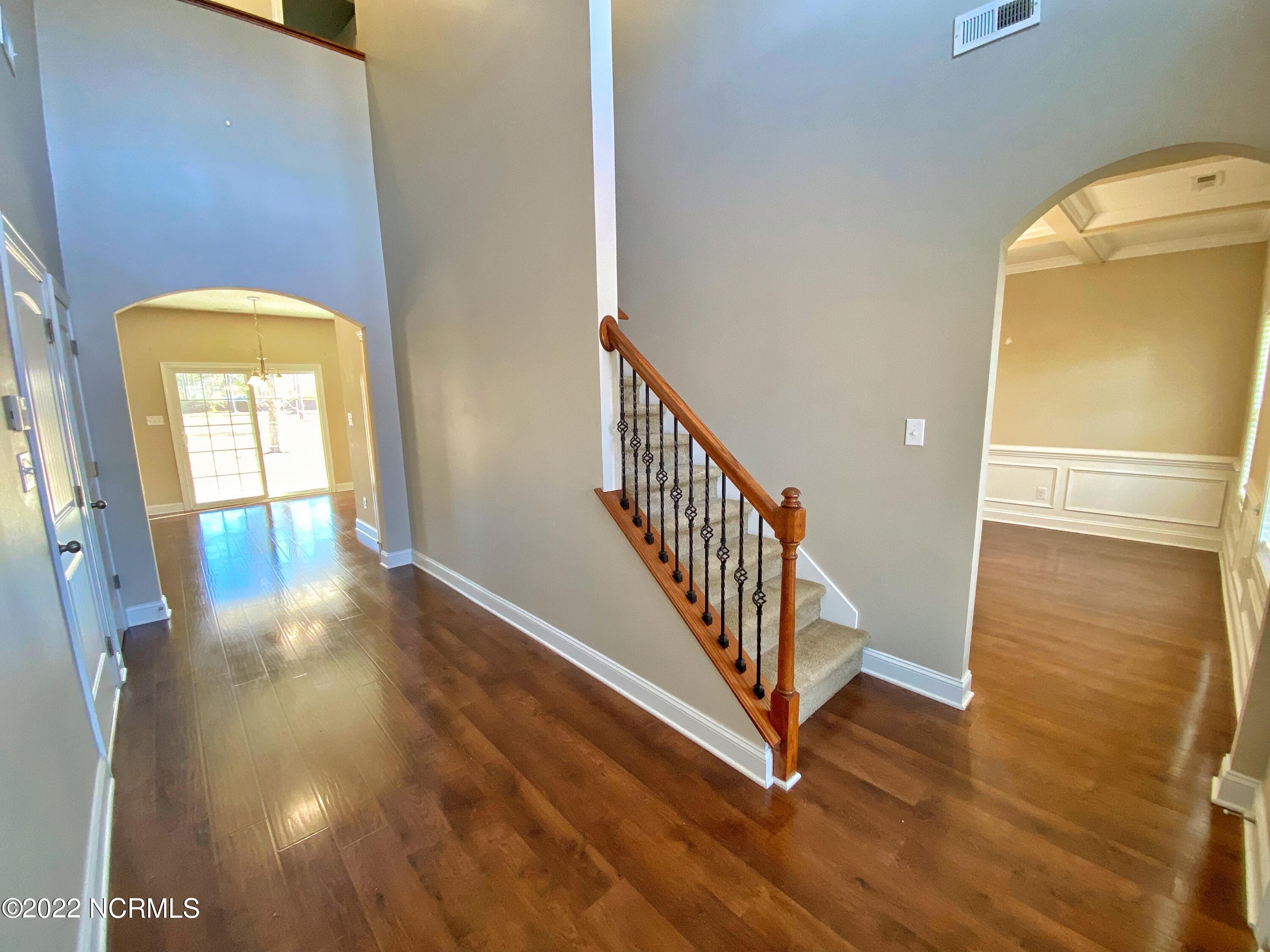 124 Peytons Ridge Drive Hubert, NC 28539 - Photo 8 of 49 Foyer (1)