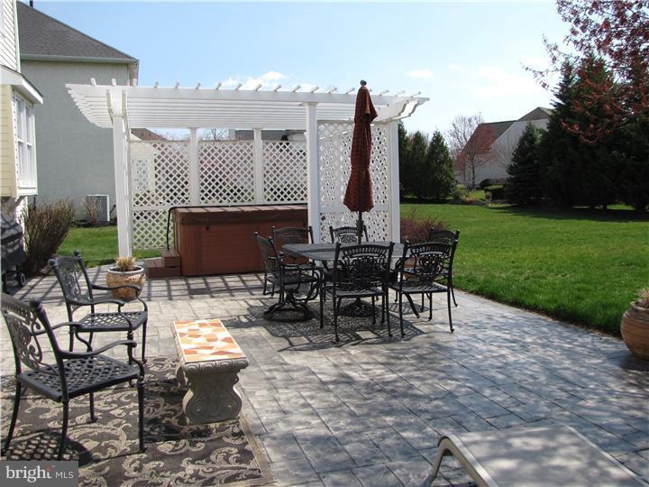 8 Brooks Road Moorestown, NJ 08057 - Photo 2 of 19 Patio