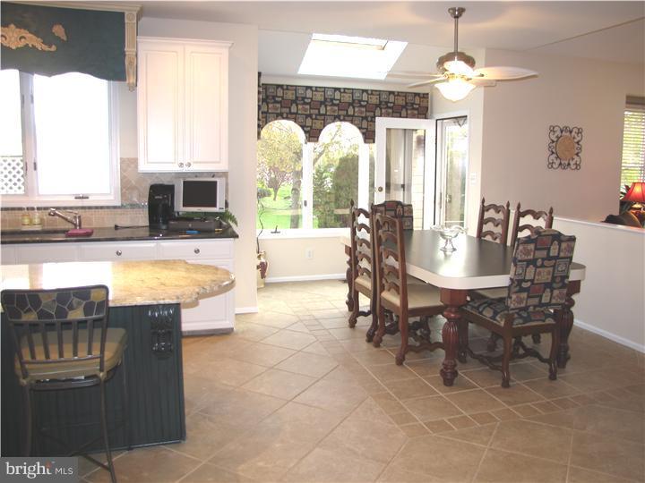 8 Brooks Road Moorestown, NJ 08057 - Photo 4 of 19 Breakfast Room