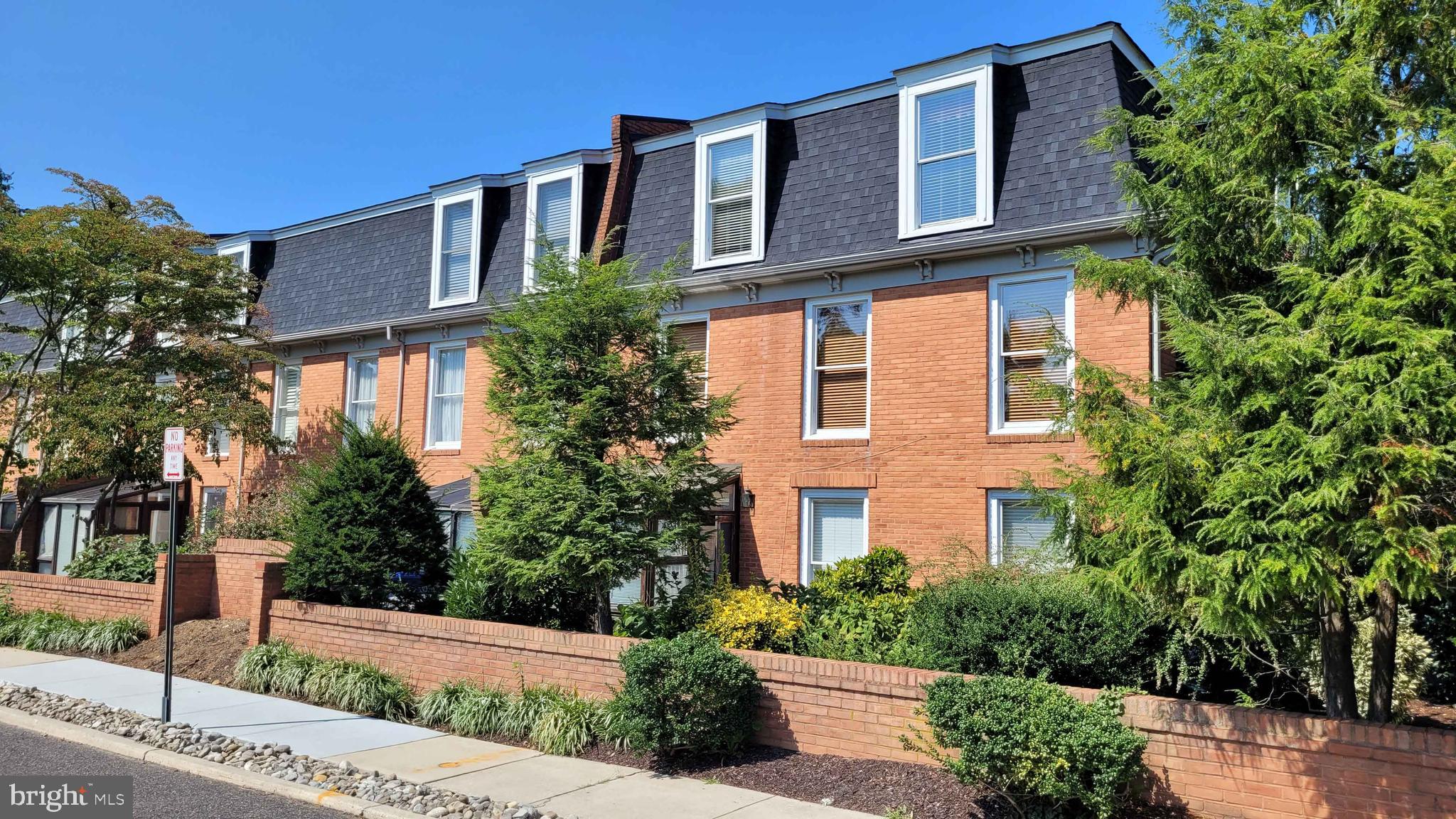 Welcome To 133 Plum Street. Premium Town-Center!!