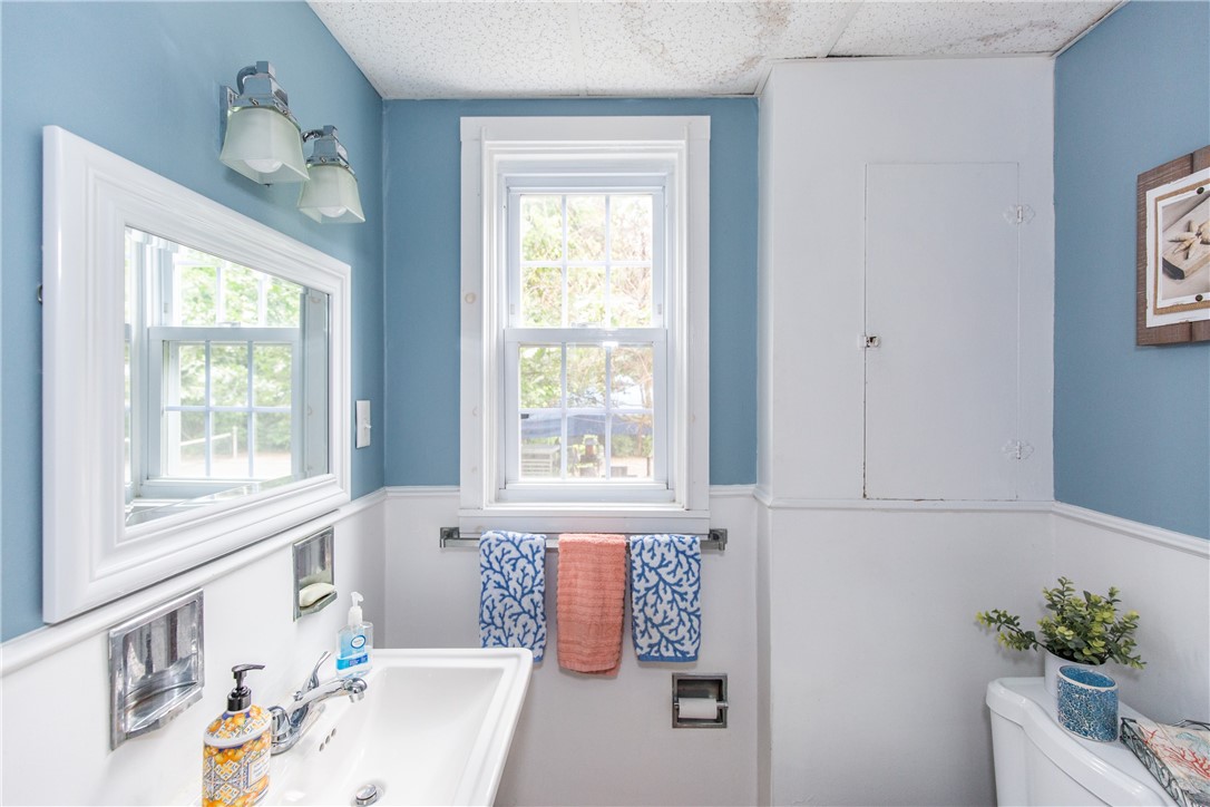 820 Boston Neck Road Narragansett, RI 02882 - Photo 27 of 50
