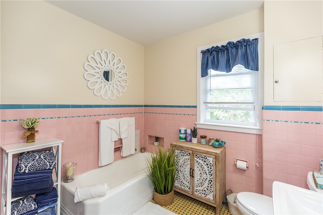 820 Boston Neck Road Narragansett, RI 02882 - Photo 33 of 50