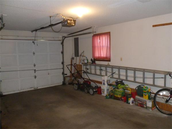 196 Mazarin Street Springfield, MA 01151 - Photo 21 of 25 a room with lots of traffic lights