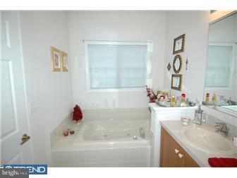 46 Sunset Lane Columbus, NJ 08022 - Photo 9 of 12 Bathroom