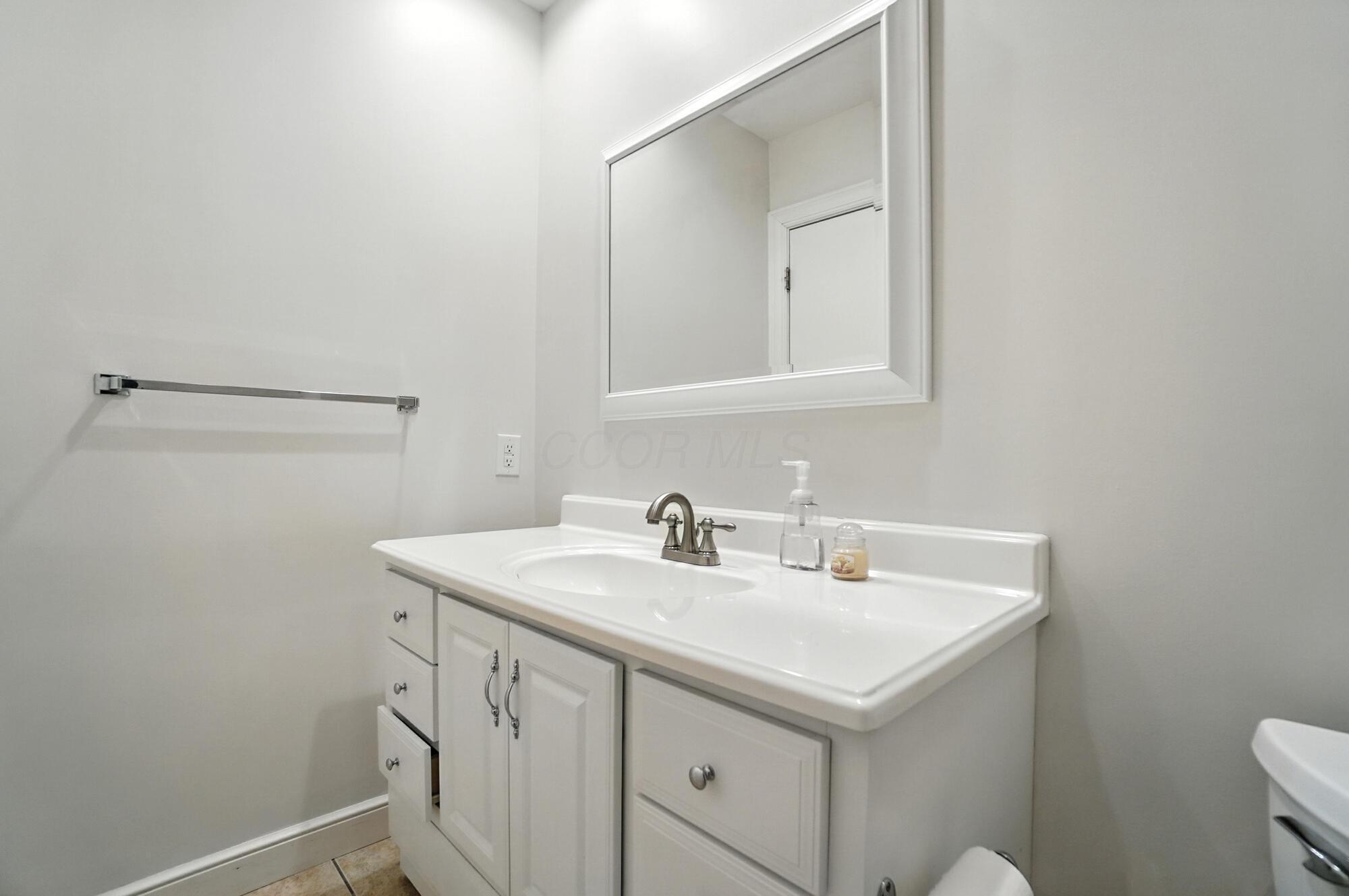 3885 Woodbridge Road Columbus, OH 43220 - Photo 54 of 158 051