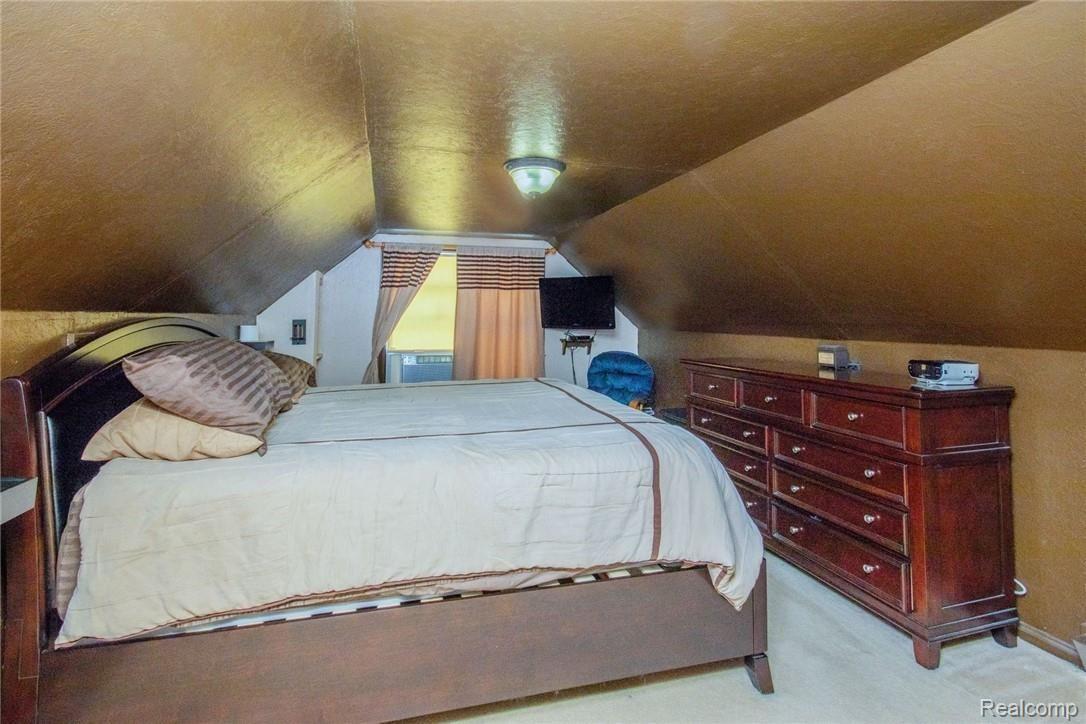 8230 Standard Street Center Line, MI 48015 - Photo 12 of 21 UPSTAIRSBEDROOM13.jpg