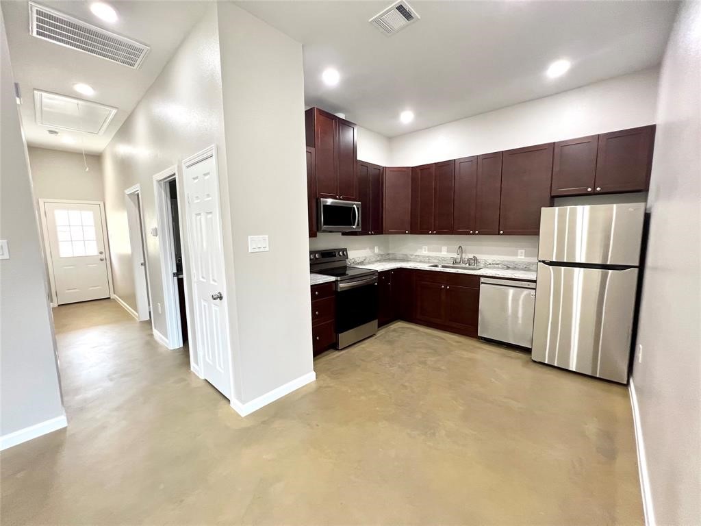 9508 Quaker Court Rosharon, TX 77583 - Photo 5 of 16