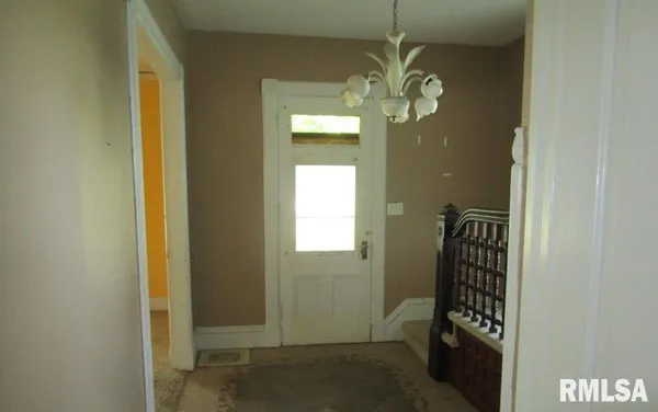 a very nice looking room with a mirror