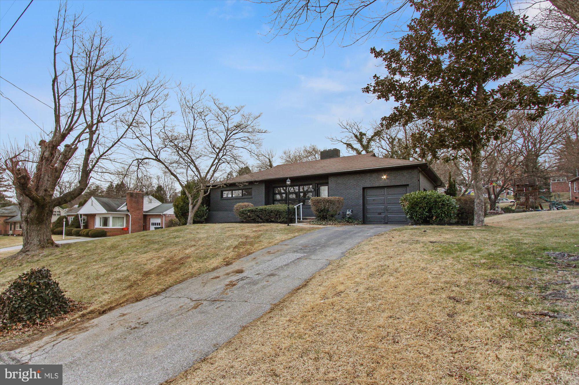 421 Beaumont Road York, PA 17403 - Photo 1 of 25