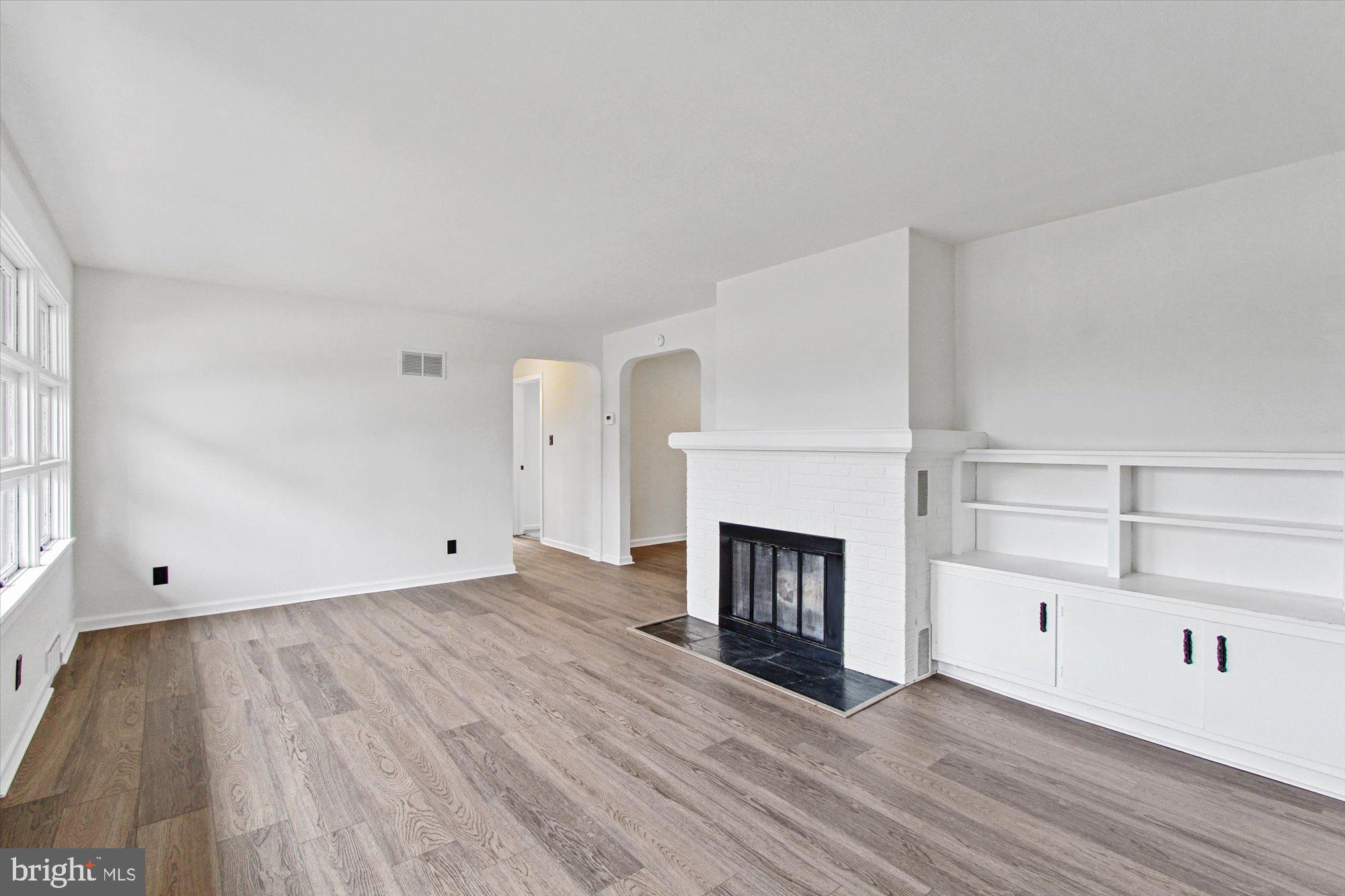 421 Beaumont Road York, PA 17403 - Photo 3 of 25