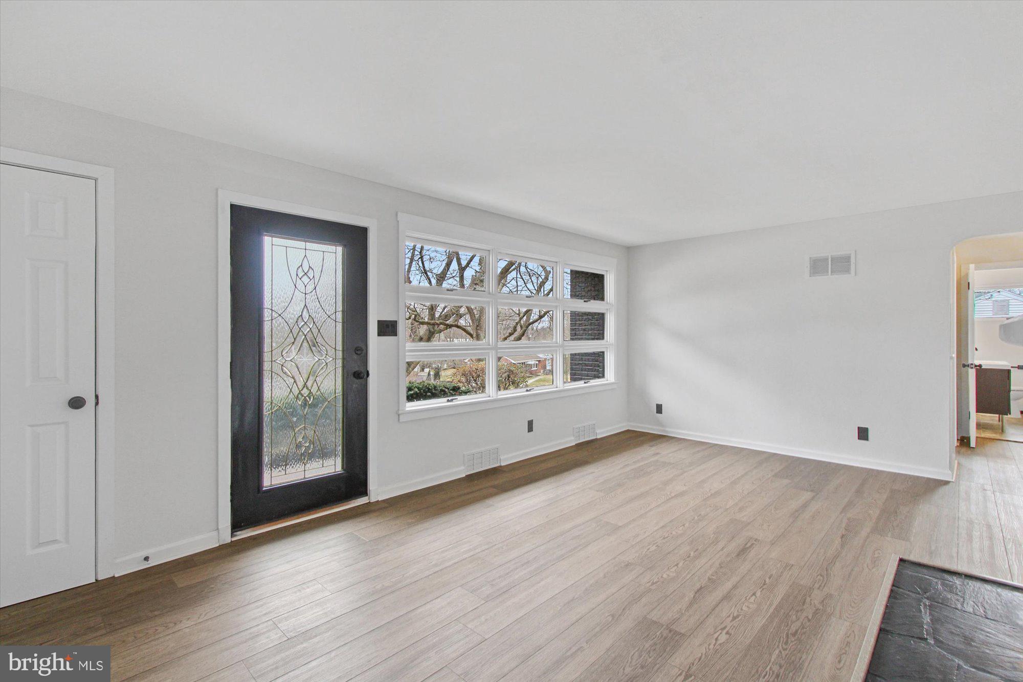 421 Beaumont Road York, PA 17403 - Photo 4 of 25