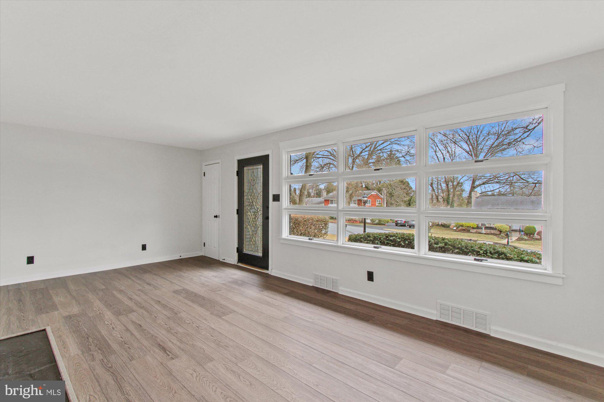 421 Beaumont Road York, PA 17403 - Photo 5 of 25