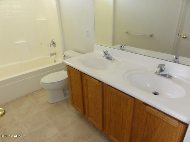 12929 West Cheery Lynn Road Avondale, AZ 85392 - Photo 17 of 24 Hall Bath