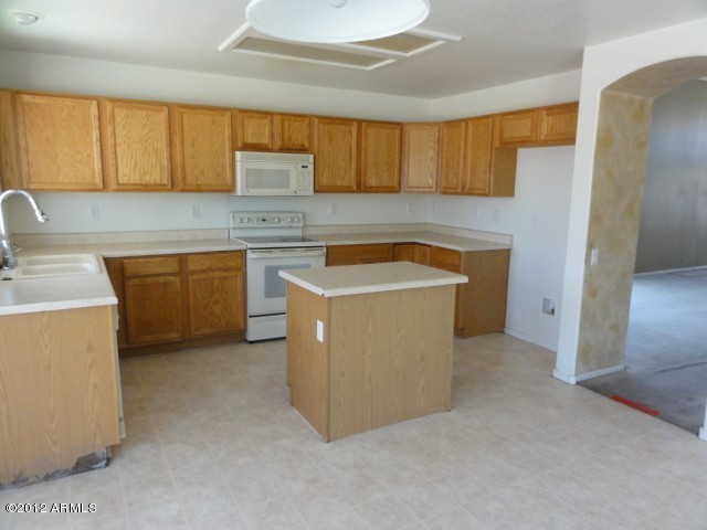 12929 West Cheery Lynn Road Avondale, AZ 85392 - Photo 2 of 24 Kitchen