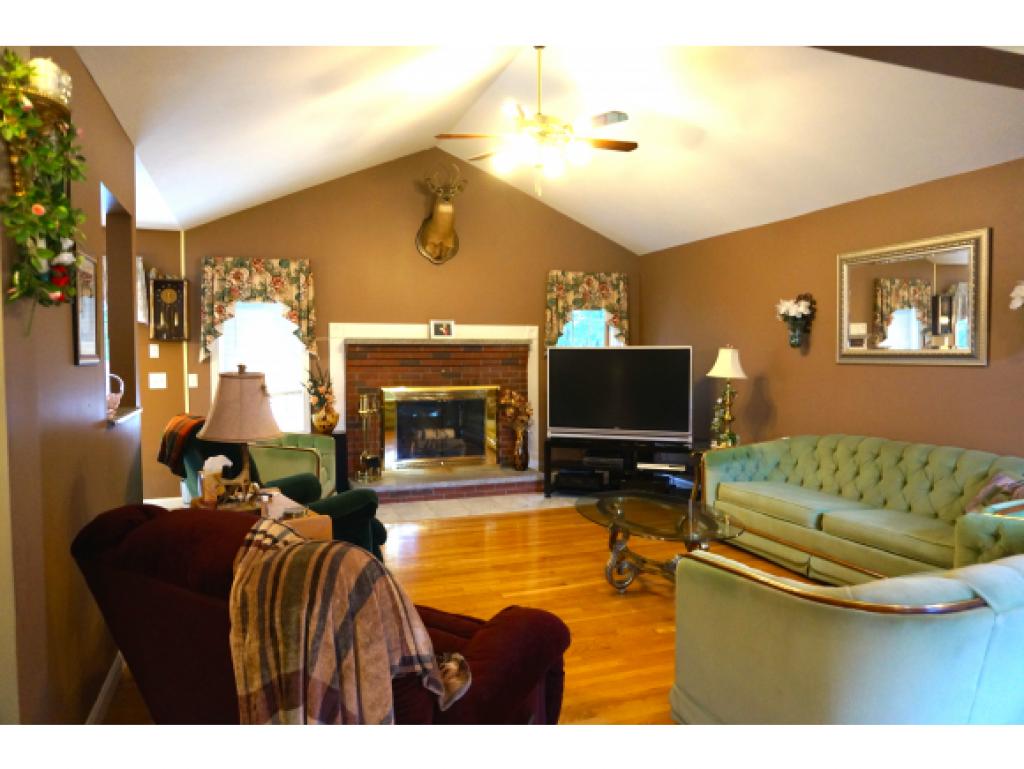 248 Whitehall Road Hooksett, NH 03106 - Photo 6 of 35