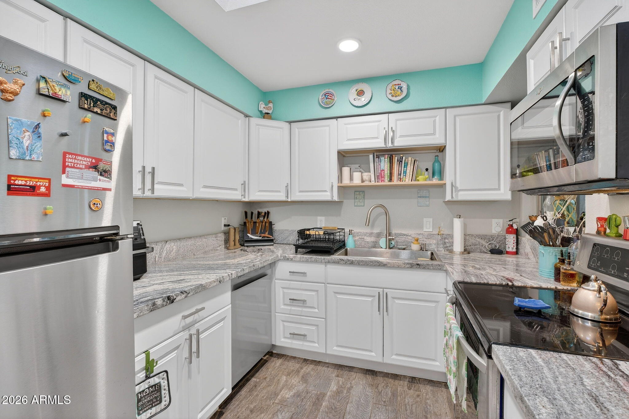 4175 East Pecan Road Phoenix, AZ 85040 - Photo 11 of 33 Kitchen