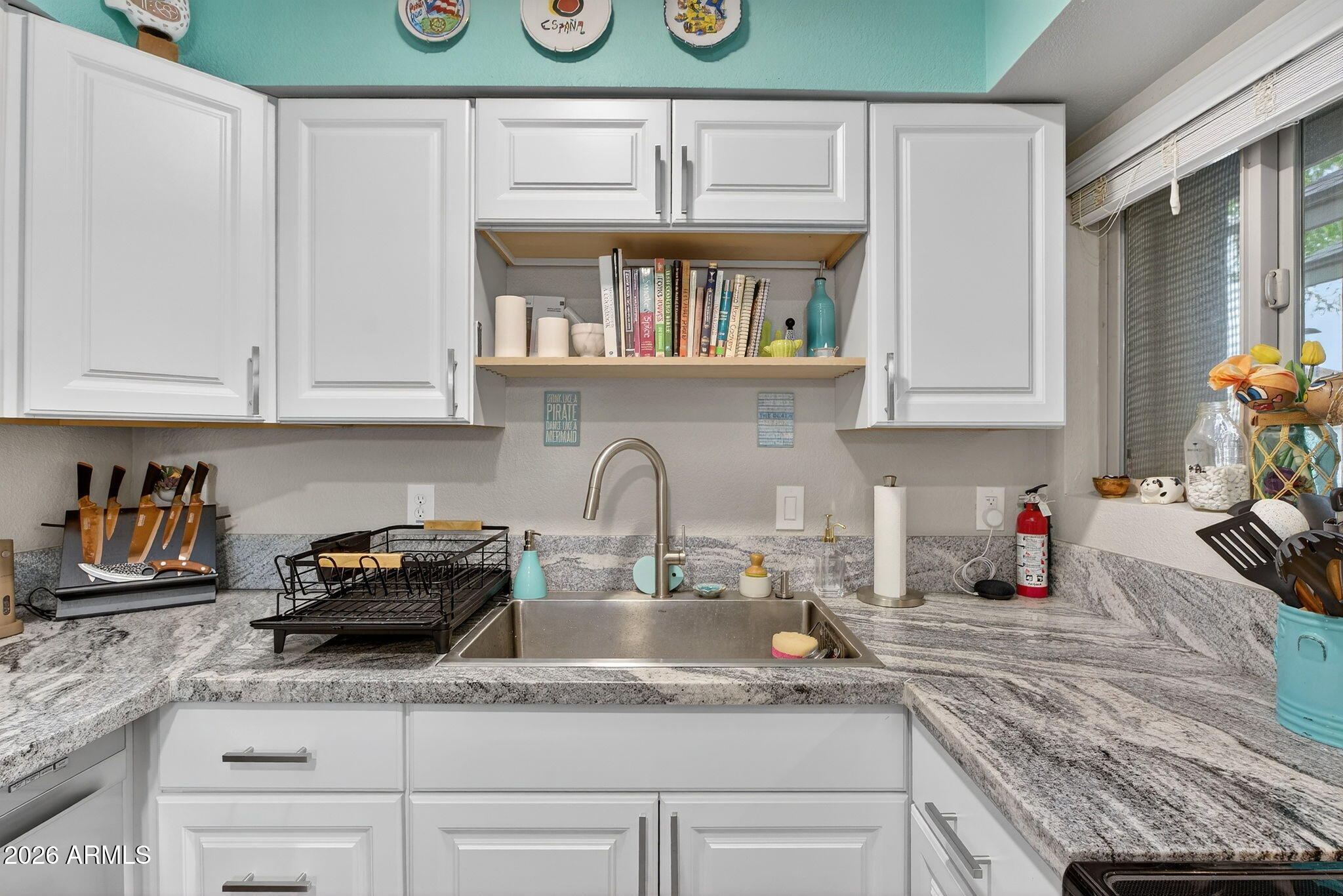 4175 East Pecan Road Phoenix, AZ 85040 - Photo 13 of 33 Kitchen