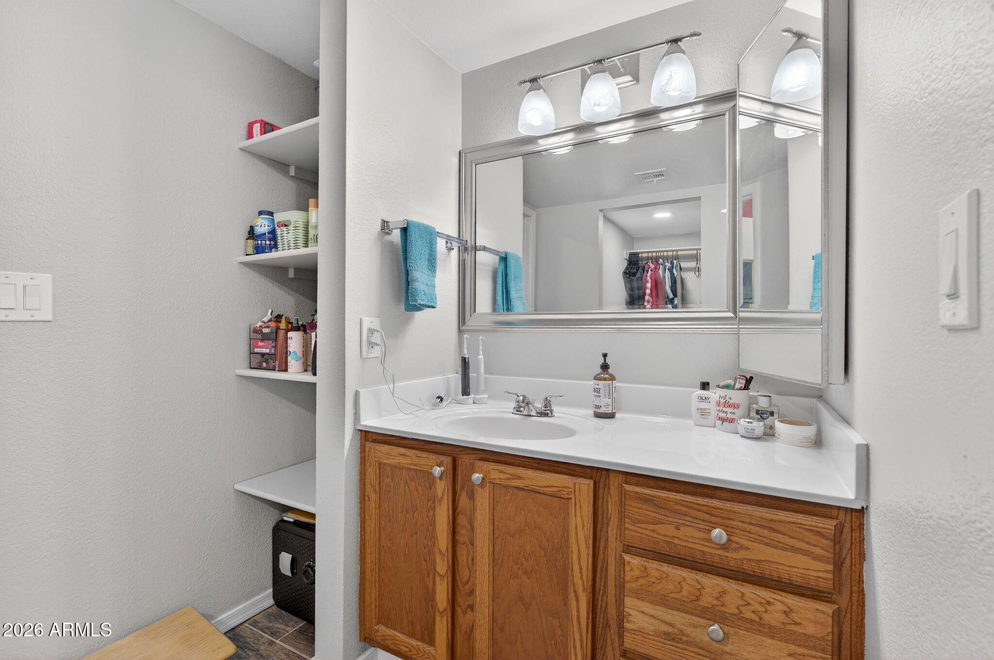 4175 East Pecan Road Phoenix, AZ 85040 - Photo 19 of 33 Primary Bathroom
