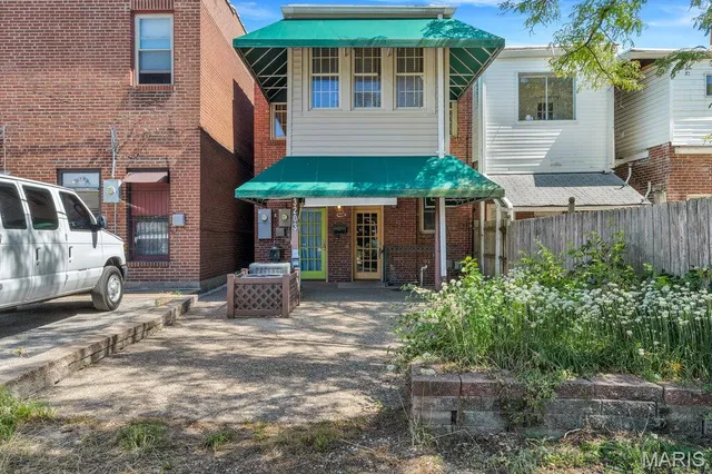 $275,000 | 3203 Ivanhoe Avenue, St. Louis, MO 63139