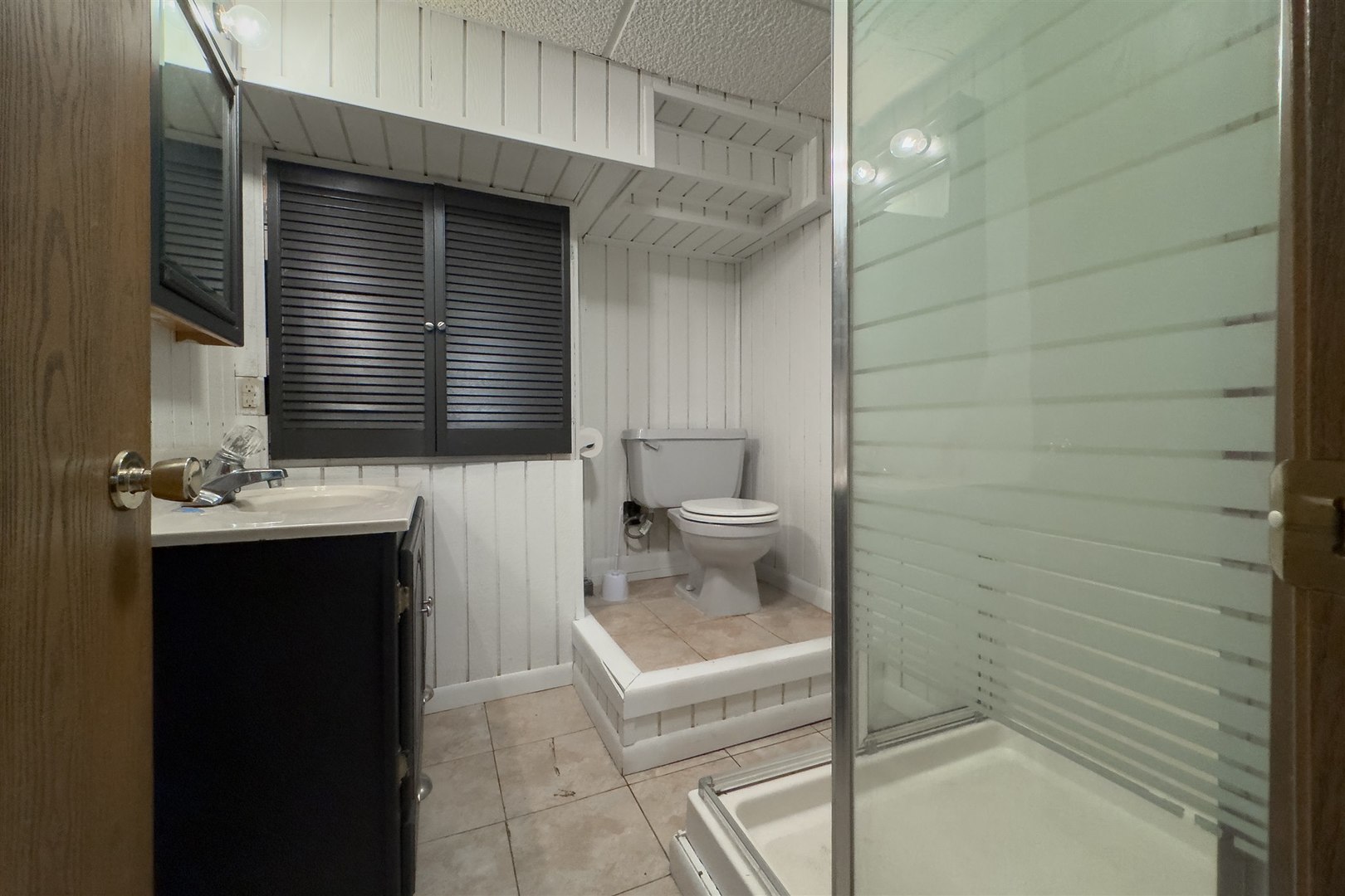 58 White Place Bloomington, IL 61701 - Photo 29 of 38 a bathroom with a sink a toilet and shower