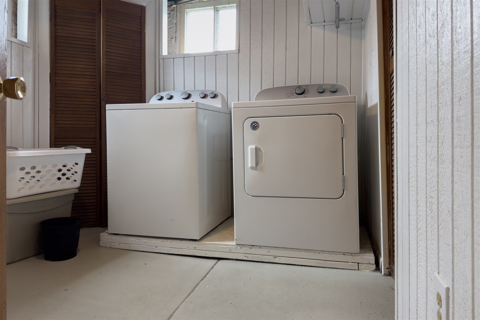 58 White Place Bloomington, IL 61701 - Photo 30 of 38 a utility room with dryer and washer