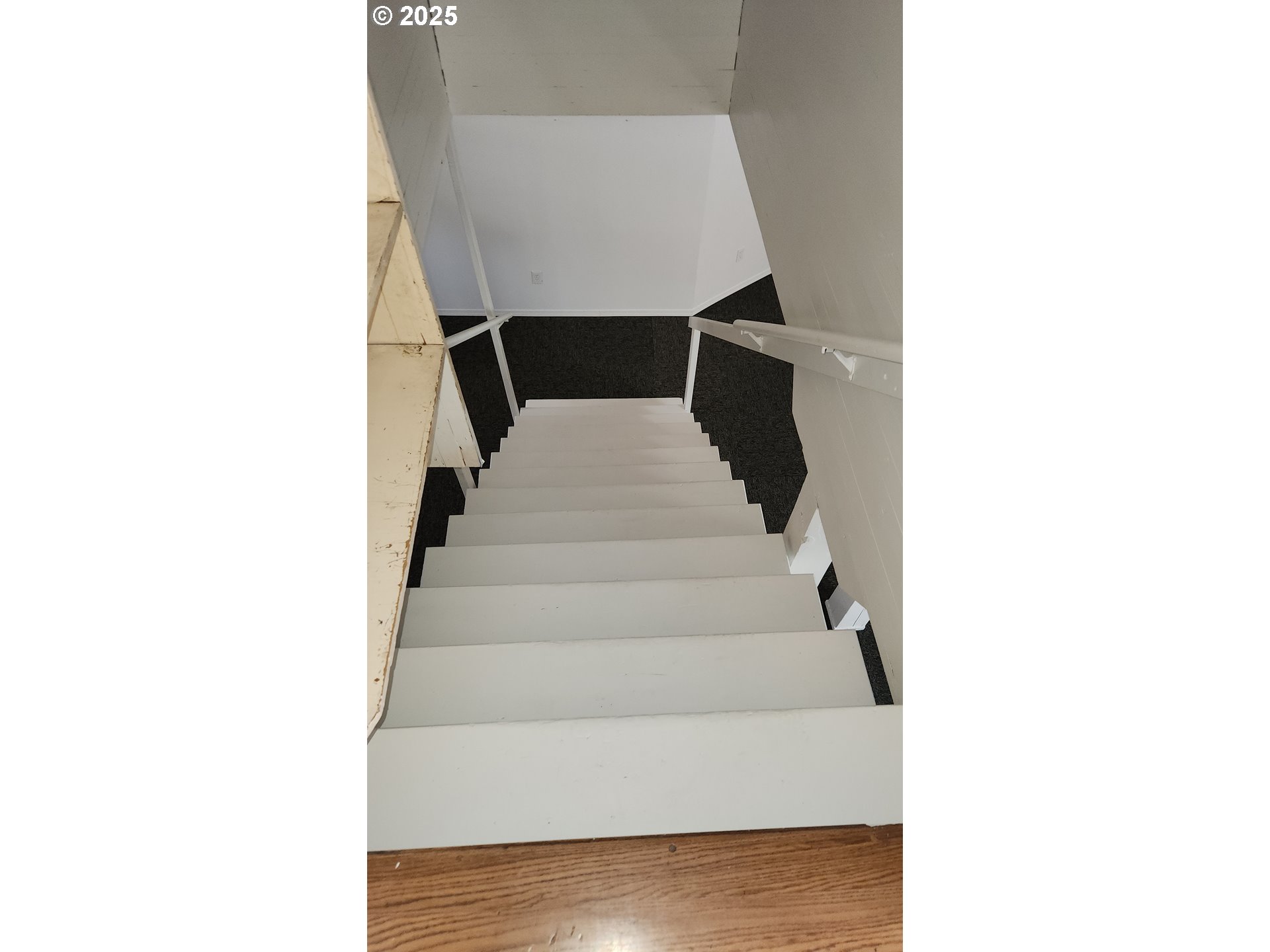 315 Gale Street Heppner, OR 97836 - Photo 17 of 44 Staircase