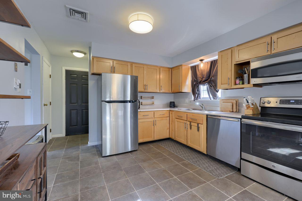 3236 Randy Road Lancaster, PA 17601 - Photo 6 of 33 Gallery Image 6