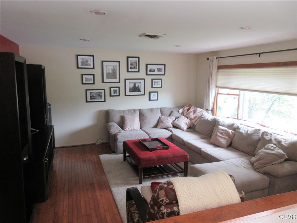 953 Powder Mill Road Bethlehem, PA 18017 - Photo 15 of 33 Living room