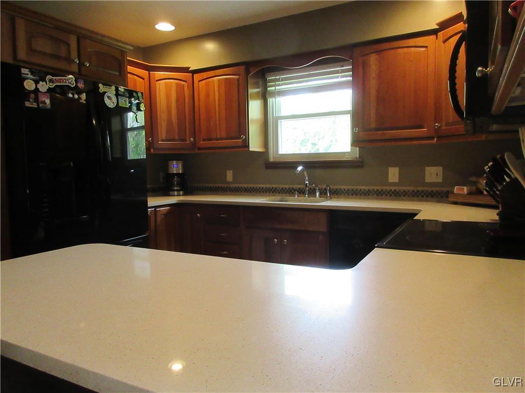 953 Powder Mill Road Bethlehem, PA 18017 - Photo 20 of 33 Quartz counters