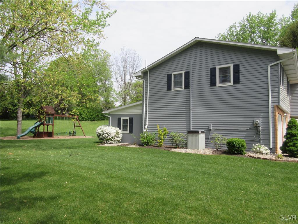 953 Powder Mill Road Bethlehem, PA 18017 - Photo 3 of 33 Side yard
