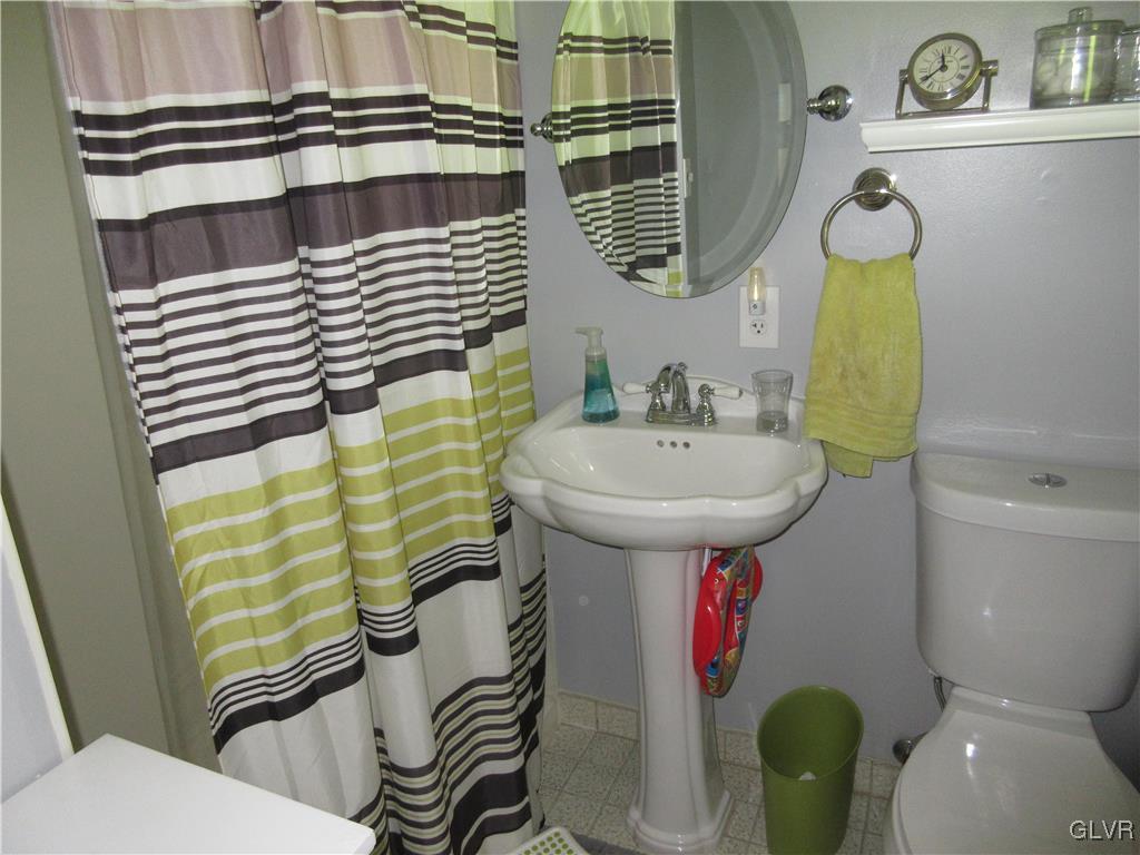 953 Powder Mill Road Bethlehem, PA 18017 - Photo 31 of 33 Lower level full bath