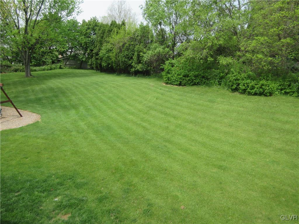 953 Powder Mill Road Bethlehem, PA 18017 - Photo 7 of 33 Private back yard