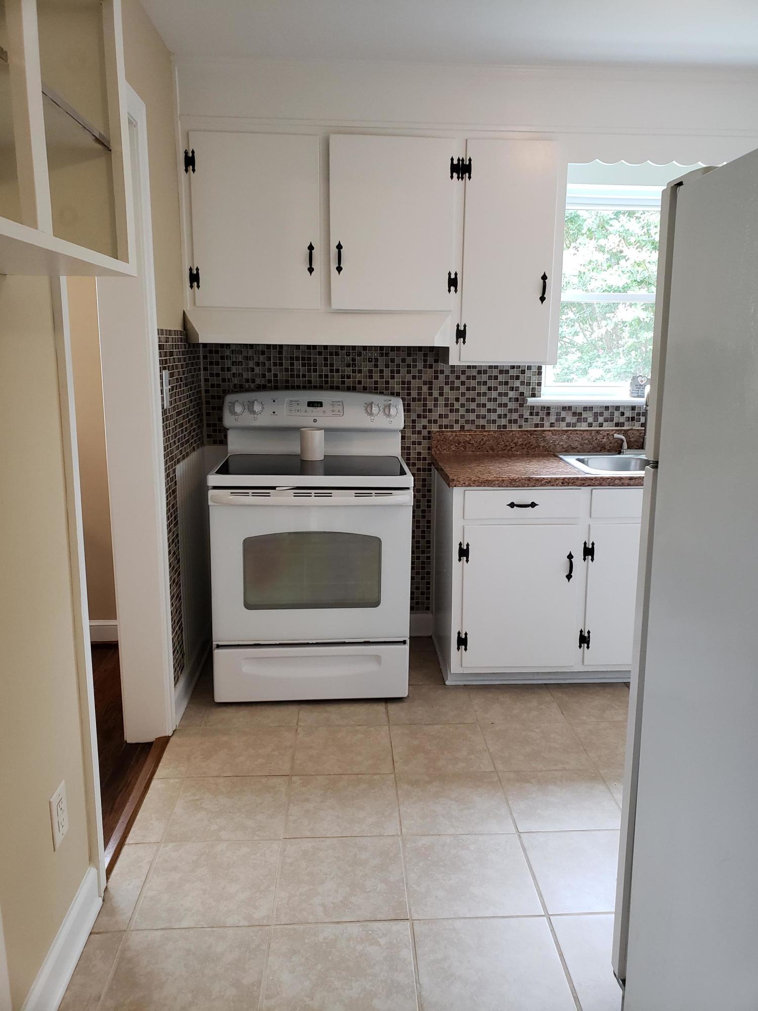 413 Raleigh Avenue Vinton, VA 24179 - Photo 6 of 21 Kitchen 2