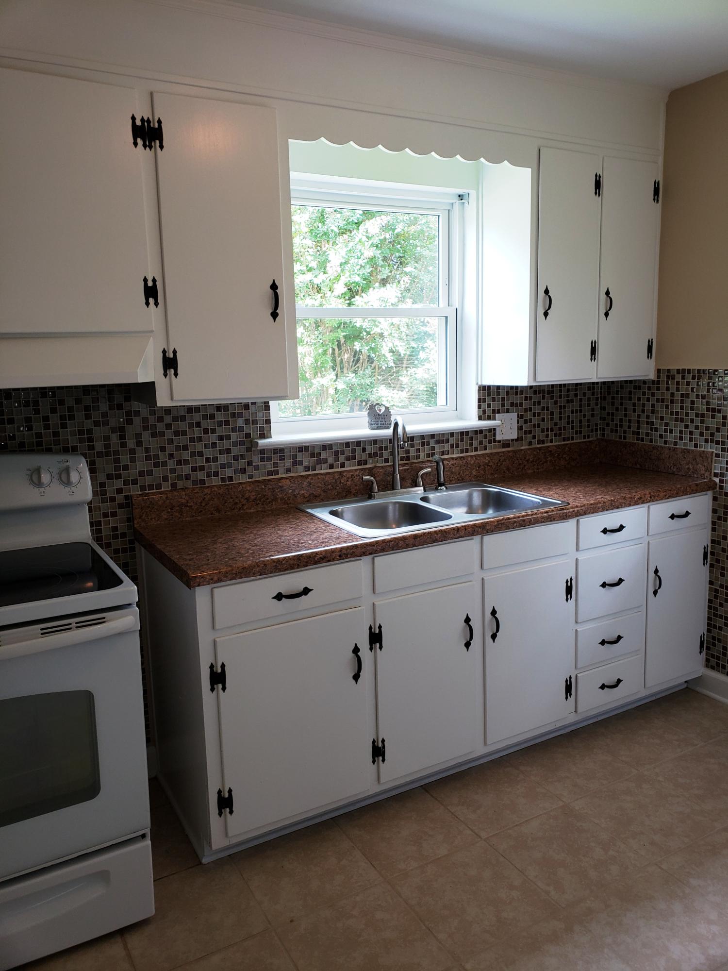 413 Raleigh Avenue Vinton, VA 24179 - Photo 7 of 21 Kitchen