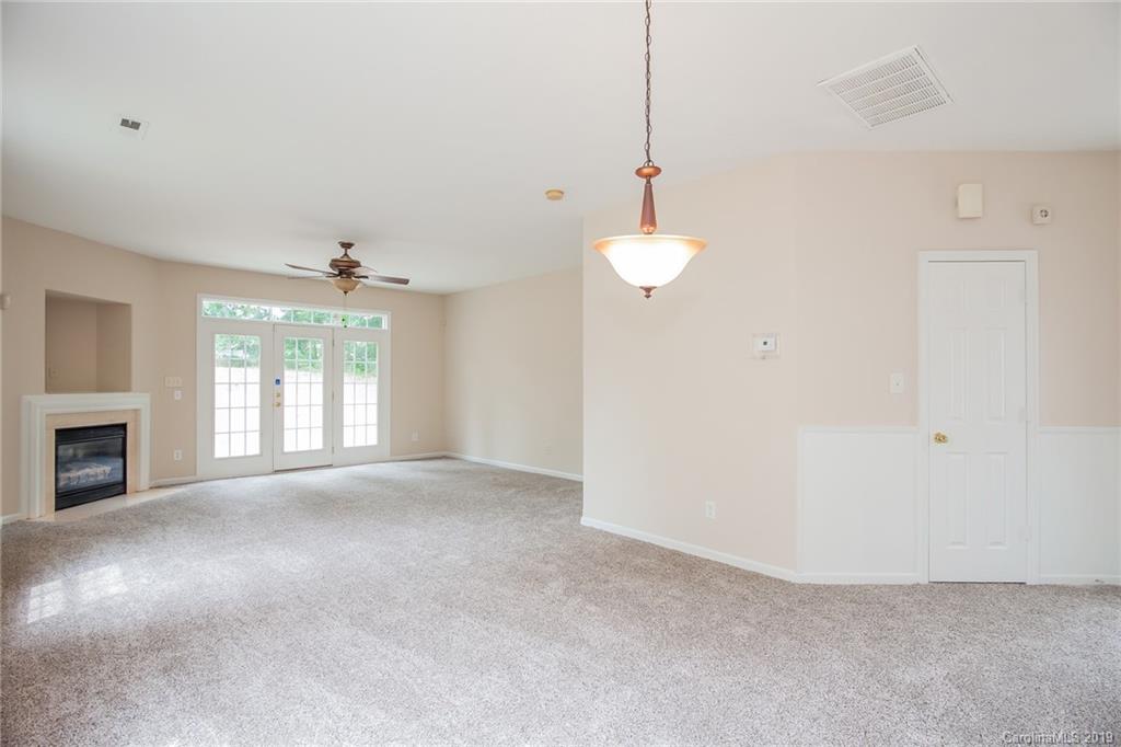 6116 Raisin Tree Lane Charlotte, NC 28215 - Photo 8 of 25 Gallery Image 8