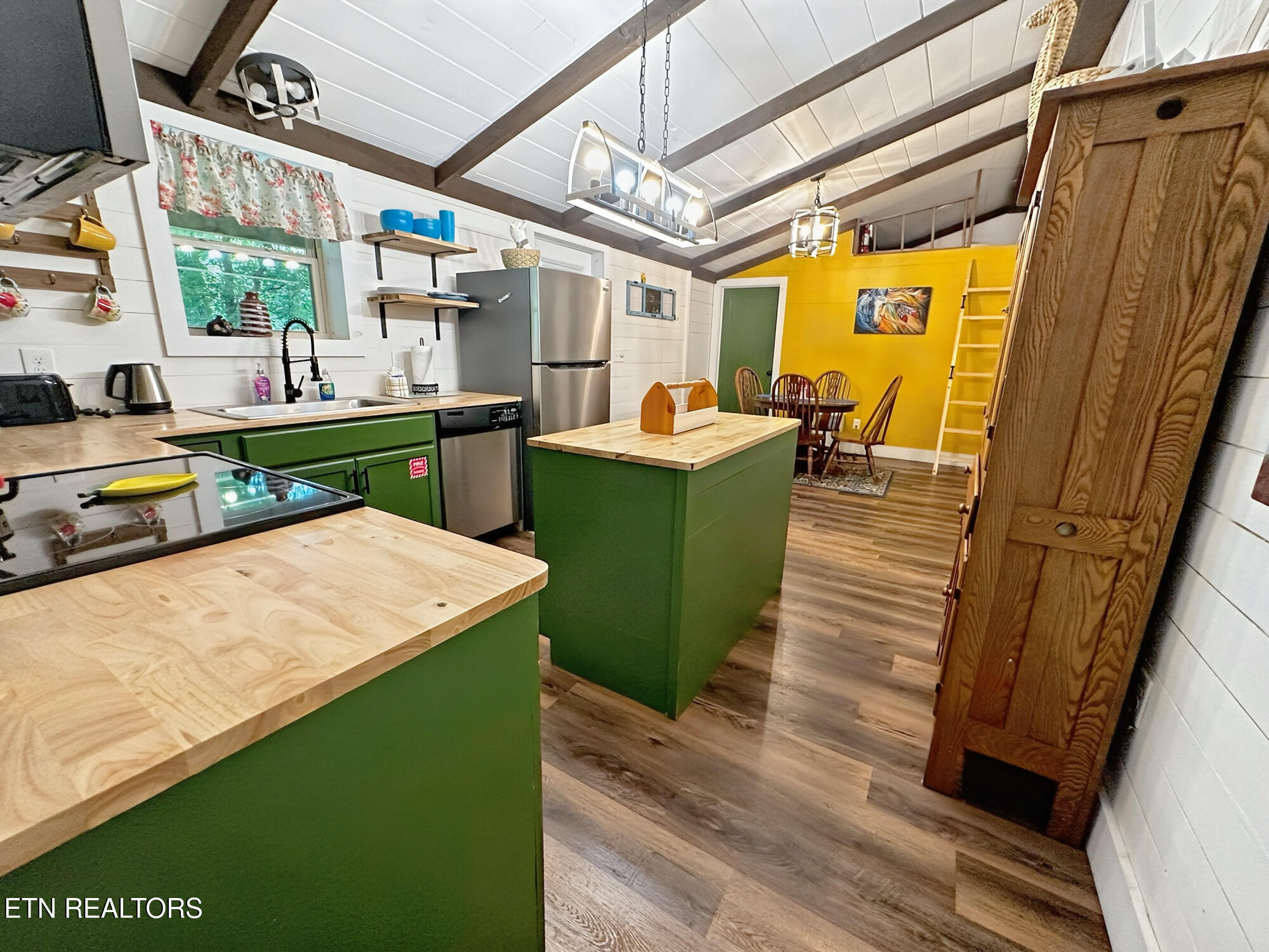 576 Mill Creek Road Pigeon Forge, TN 37863 - Photo 12 of 31 Spacious kitchen