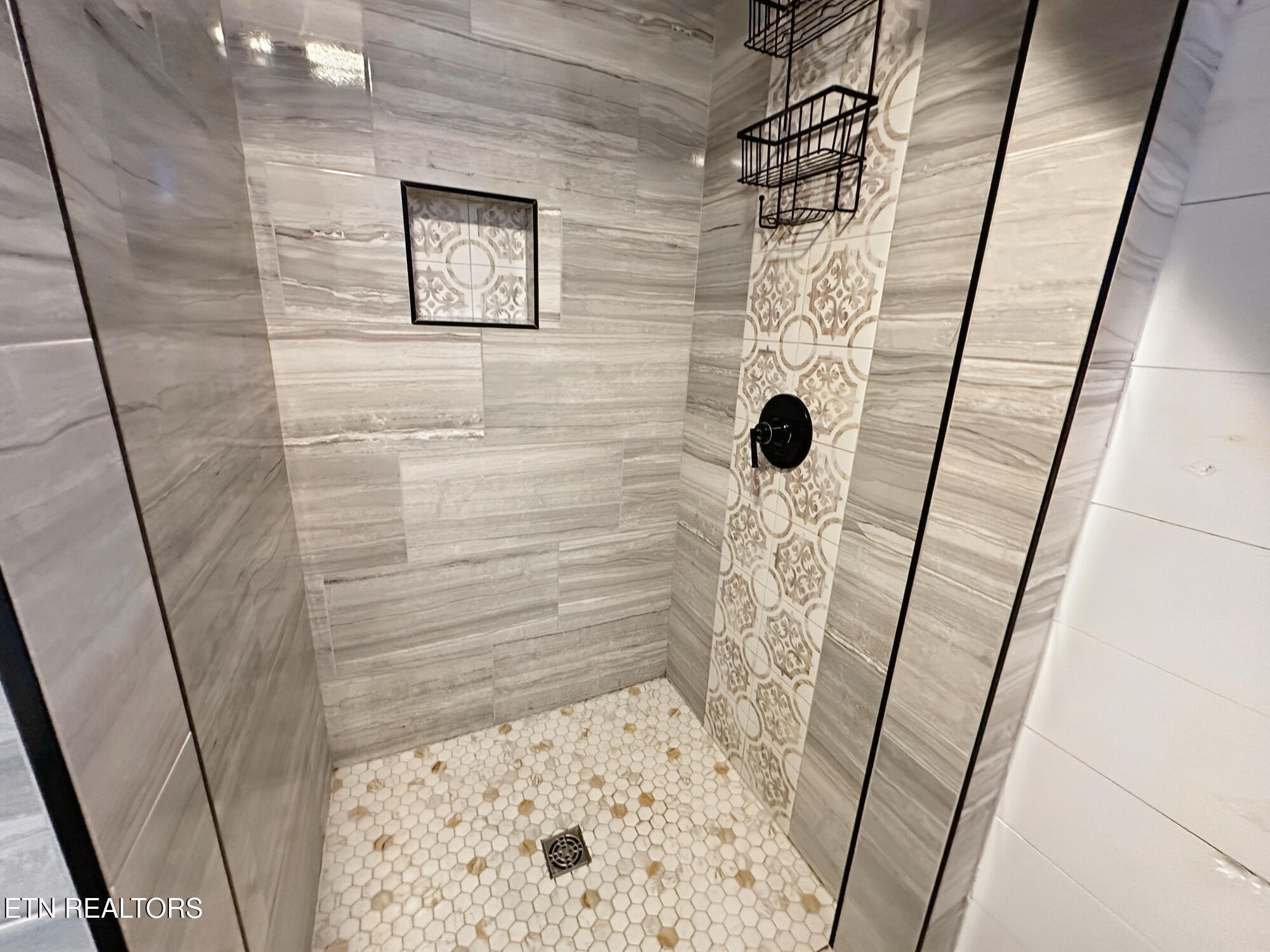 576 Mill Creek Road Pigeon Forge, TN 37863 - Photo 20 of 31 Tile shower