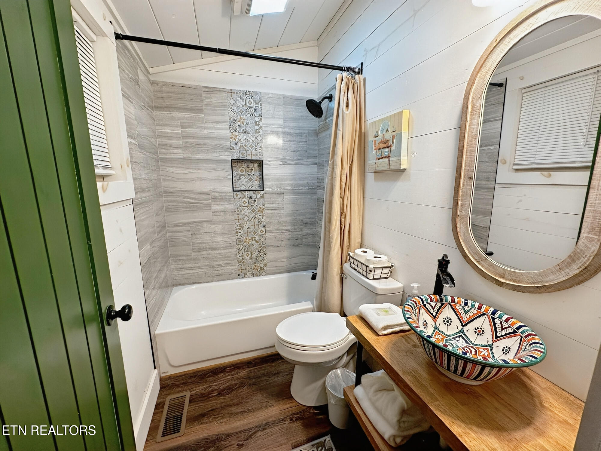 576 Mill Creek Road Pigeon Forge, TN 37863 - Photo 23 of 31 Full bath with tub