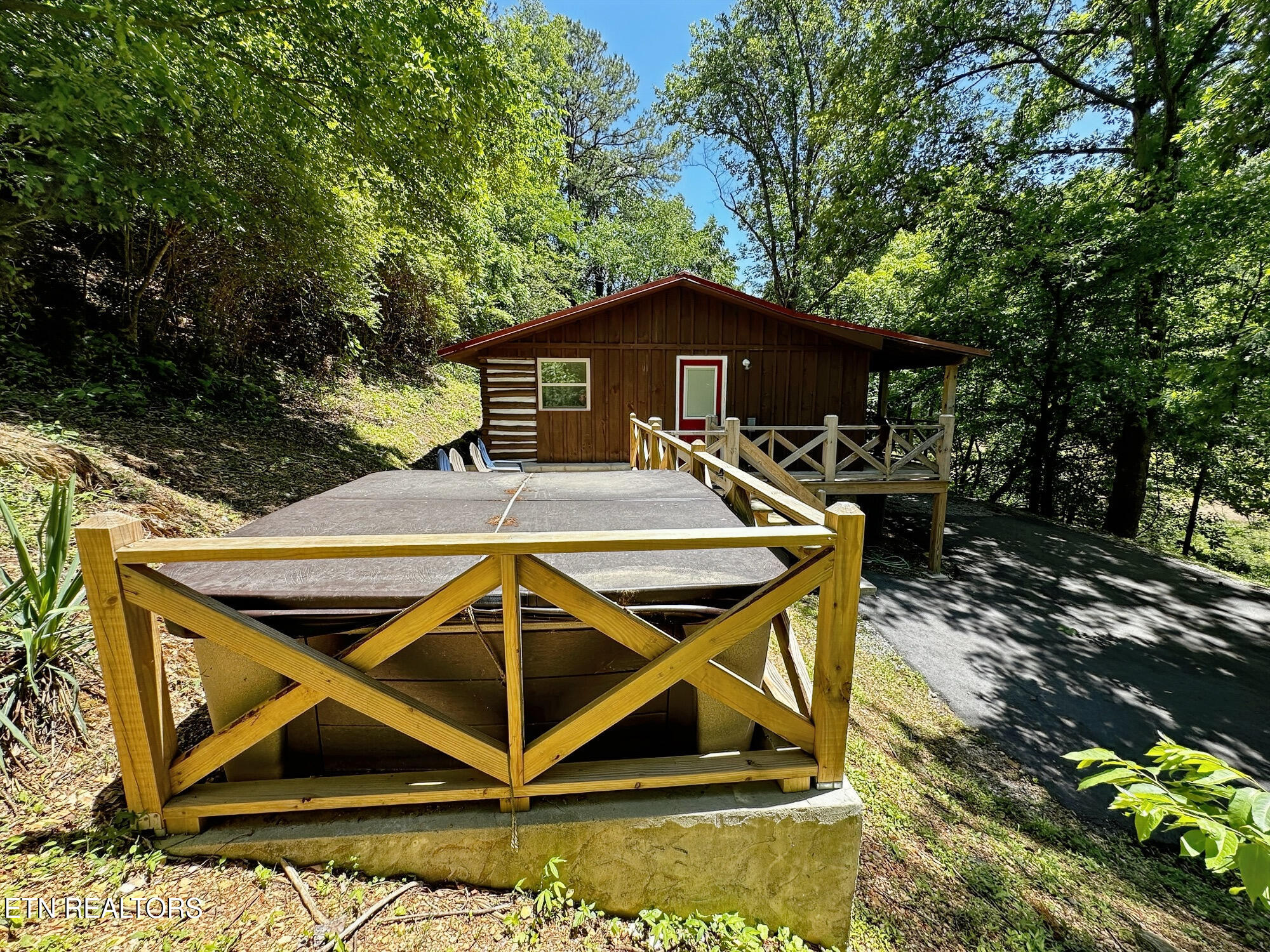 576 Mill Creek Road Pigeon Forge, TN 37863 - Photo 5 of 31 Hot tub