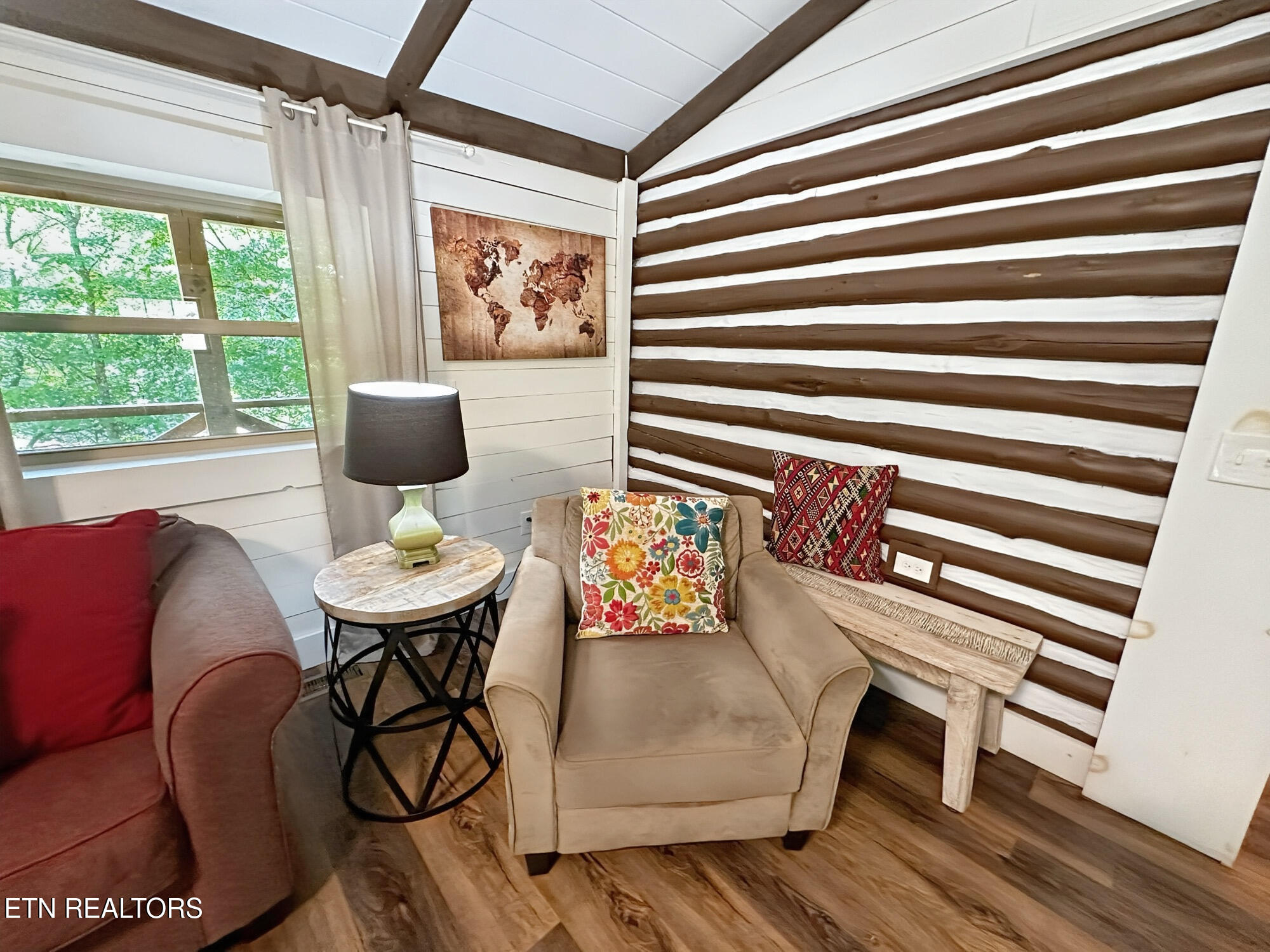 576 Mill Creek Road Pigeon Forge, TN 37863 - Photo 8 of 31 Real log accent walls