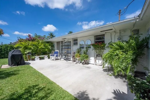 a view of a house with backyard and a patio