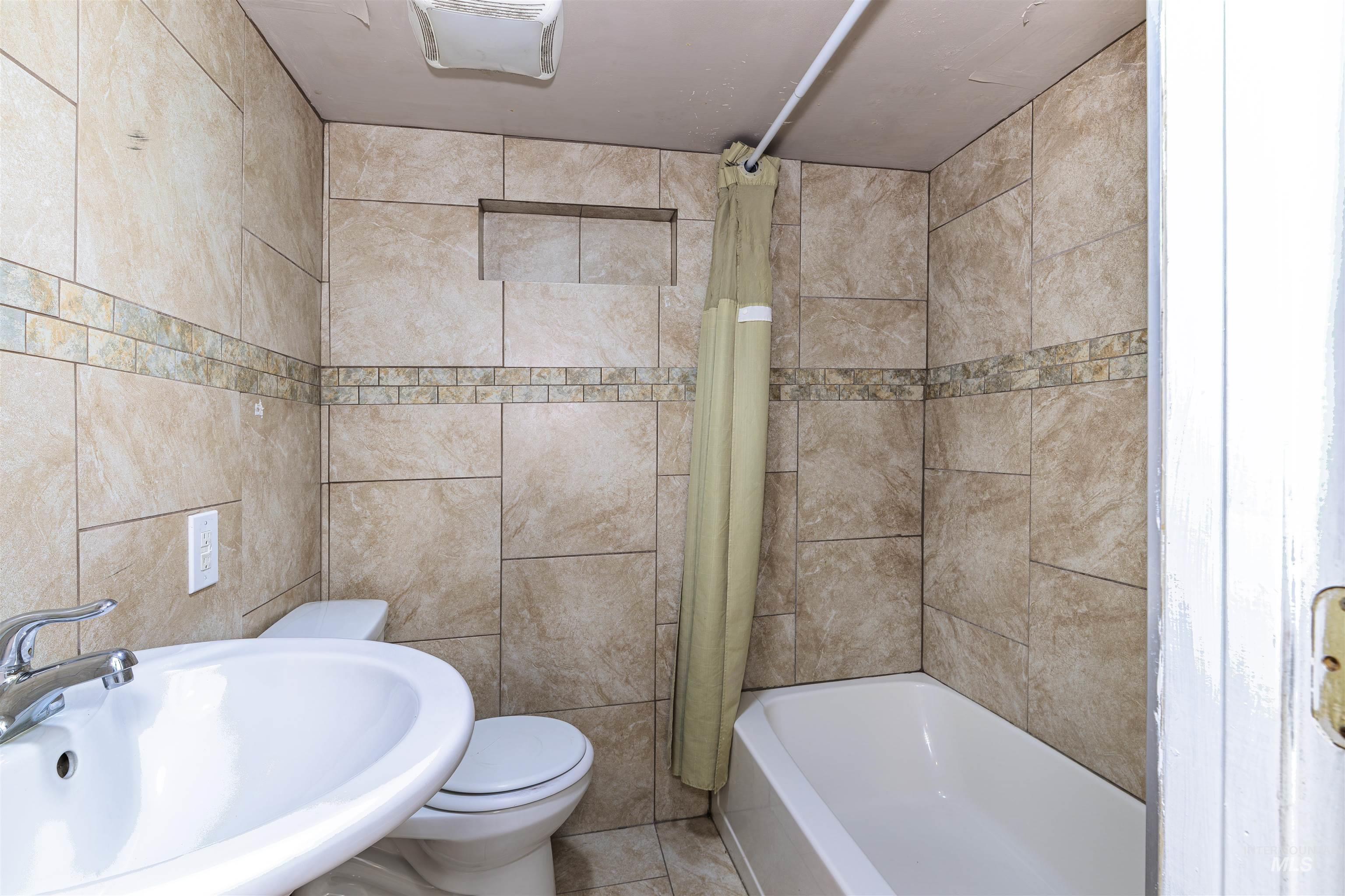 2003 North Cole Road Boise, ID 83704 - Photo 11 of 40 Full bath featuring tile walls and shower / bath combination with curtain