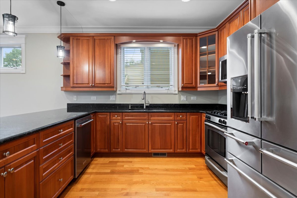 4340 North St Louis Avenue Chicago, IL 60618 - Photo 10 of 47