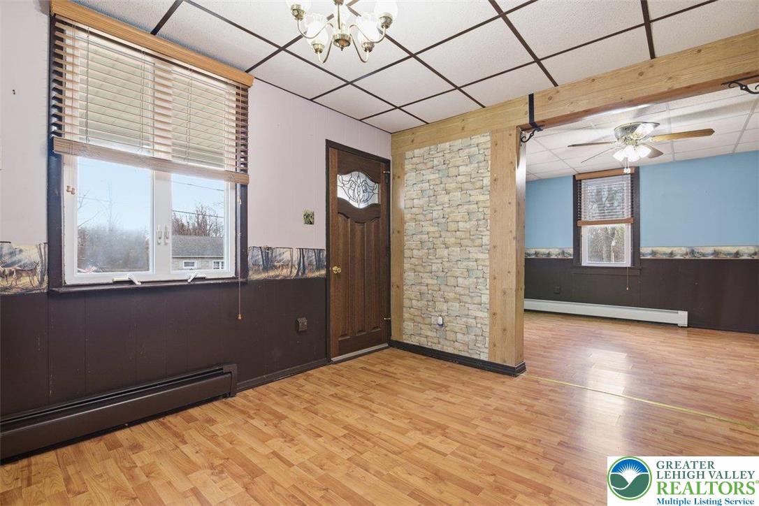 286 Oak Road Bangor, PA 18013 - Photo 11 of 67 Chandelier