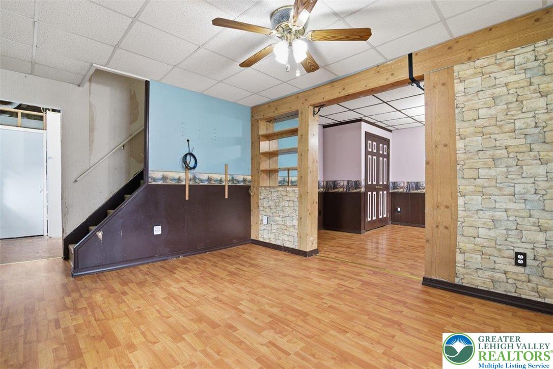 286 Oak Road Bangor, PA 18013 - Photo 12 of 67 Faux wall with built-in shelving